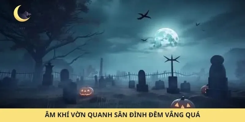 Âm khí vờn quanh sân đình đêm vắng quá