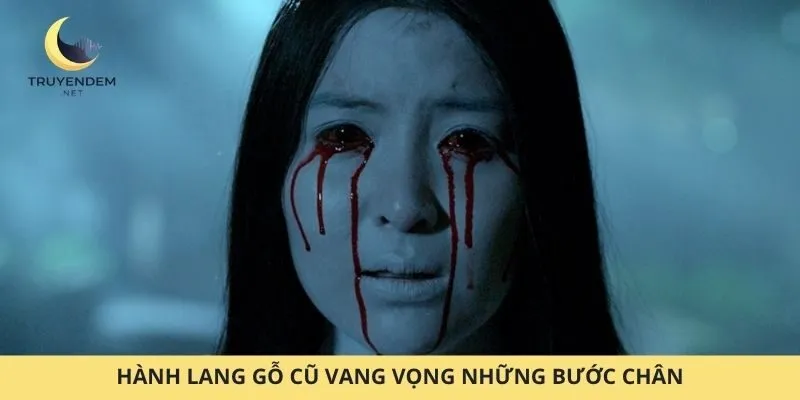 Hành lang gỗ cũ vang vọng những bước chân