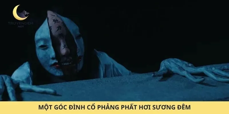 Một góc đình cổ phảng phất hơi sương đêm