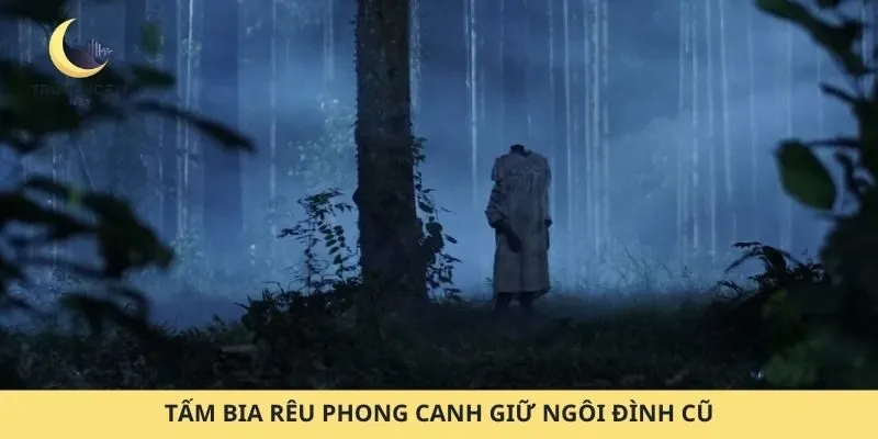 Tấm bia rêu phong canh giữ ngôi đình cũ