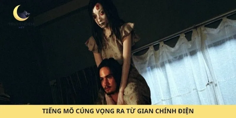 Tiếng mõ cúng vọng ra từ gian chính điện